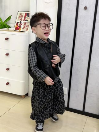 男孩子当然是要打扮🉐酷酷的勒!#男孩子也要有衣品 #潮童必备 #人类幼崽又奶又酷穿搭 #秋季穿搭 #潮流穿搭