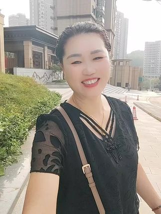 姐妹,今天外面好热呀!不要出门儿。就待在家里。没事儿啦,在我橱窗去看看。祝福姐妹天天都有好心情哟!