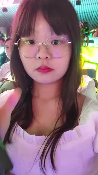 不是说这一秒我就是全世界最幸福的一位吗?这个xlp一号看完演唱会二号一觉醒来天塌了,5.2 5.3在酒店已经数不清哭了多少次,社交软件打开看一次哭一次,5.4现场更是崩如溃😭,真求求这个世界能不能不要欺负我心肝了呀😭
没事哒!这次线下我已经帮两个小宝把一年的眼泪都哭完了,翔霖宝宝2026接下来的日子一定会幸福顺利一路繁花的,浩运降霖,我们以后都更幸运幸福好吗💙
最后,见到你们真的很幸福!浩翔峻霖就是全世界最好的宝宝!翔霖全肯定!下次见次次见!#翔霖 #演唱会