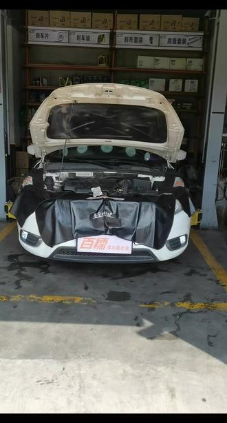 萍乡匠心旗舰店!
北汽—绅宝,维修—更换水泵。
客户打电话联系我说:发电机皮带出来了,仪表盘亮了电瓶灯和水温报警灯。
询问客户:发电机皮带断了吗?客户说没断,只是出来了。告知客户,仪表盘亮电瓶灯和水温灯,是皮带出来了,负载过大,导致亮了灯。皮带没断,自己出来了,那就要检查皮带盘,可能是哪个皮带盘坏了,旷量过大,导致皮带转出来的。客户说,现在开过来检查维修下。
到店检查:发现水泵盘轴承损坏,旷量过大,导致皮带转出来了,同时发现水泵出现漏防冻液,更换水泵,解决问题。
施工项目:👇👇👇
1更换水泵、2防冻液。
车子有任何问题都可以随时联系我,我就是专业给您解决车子问题的。
————我们专注于安全的行驶!#北汽绅宝#专业维修#更换水泵#水泵轴承损坏#皮带转出来了有什么影响