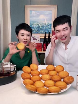 来自新疆的牛乳小馕,完全用牛奶发面,好吃不腻。#手工美食 #牛乳小馕 #牛乳馕 #新疆美食