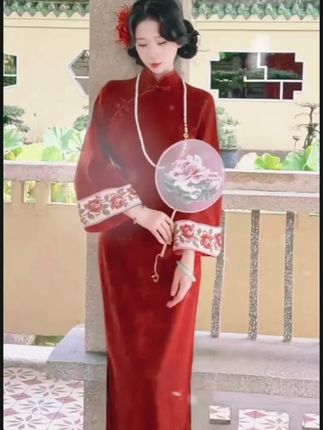记得给自己的开心充值,别让它停机#改良旗袍穿搭 #中式造型 #东方美学 #国风新时尚 #订婚礼服敬酒服