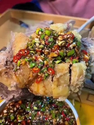 草原散养原切#黄膘牛排 本身肉质鲜嫩多汁,肉香浓郁,肥瘦相间,经过长时间炖煮后,肉质变得软烂脱骨,老人小孩都能轻松咀嚼,这个季节太适合给家人们安排上#太香啦 #牛肋排 #鲜牛肉 #牛肉