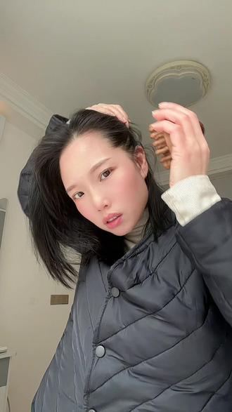 老祖宗说:一日三蓖,发须浓密!每天坚持打卡梳头,46岁的我也能拥有乌黑浓密的头发!#梳头的好处 #养发小妙招#木梳子按摩梳