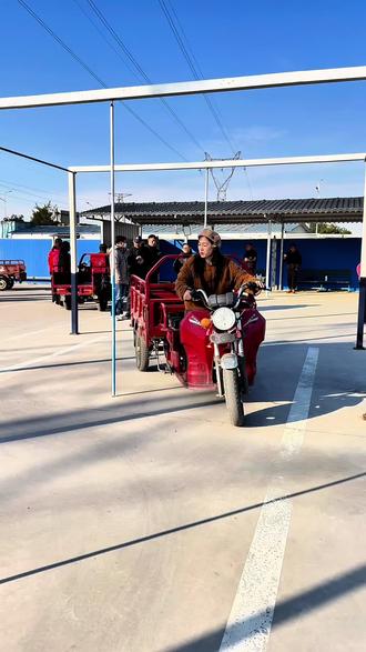 准备2026考摩托车驾照的人已经在悄悄刷题了
.
2026就要来了,你的摩托车驾照考了吗🤗?
🌟整理了摩托车驾照考试流程,
看完这篇就知道怎么考了~#摩托车驾照#d照#巩义摩托车驾照 #巩义考驾照 #登封D证培训