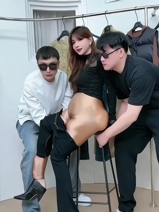 给姐妹们👭推荐一款秋季新款高腰收腹微喇牛仔裤,真的超级显瘦百搭,谁穿谁好看#喇叭裤 #显瘦穿搭 #显高显瘦显腿长 #微喇牛仔裤 #显瘦裤子