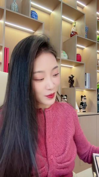 很贵气很有质感的耳钉,搭配大衣,小香风的衣服都很好看,带上以后显的整个人都精致起来了 #耳钉