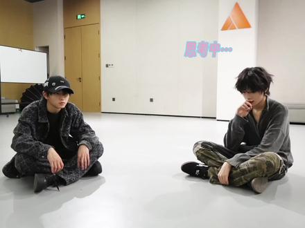 没人能救你
但是哥哥在
23年新音一把搂住角落里的你
24年被误解是讨厌也会和你弯腰敬酒
25年为了不让你难堪和你完成了不心动挑战
26年 Stf说你时,我马上替你解释,转换话题
纪录片你采访的时候冷场我马上替你接了话
#橹穆 #恋哥癖