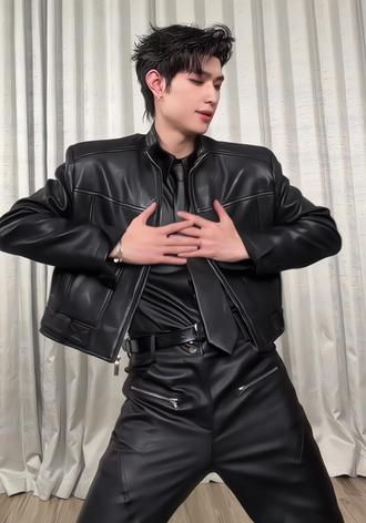 孙恩盛老师和404K再次联动啦🥳晚秋你帅🫶🏻恩盛老师太有节目效果了哈哈哈🥳@晚秋🍁 @404-K @孙恩盛 #孙恩盛 #孙恩盛404K线下联动 #404K晚秋 #孙恩盛404K三亚联动 #2025抖音直播盛典