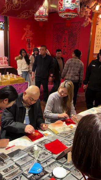 程野:轻轻的我将离开你
解说员:别,你不要离开我
哈哈哈哈哈
#唐山宴 #程野 #啊糖 #上热搜视频 #旅行推荐官