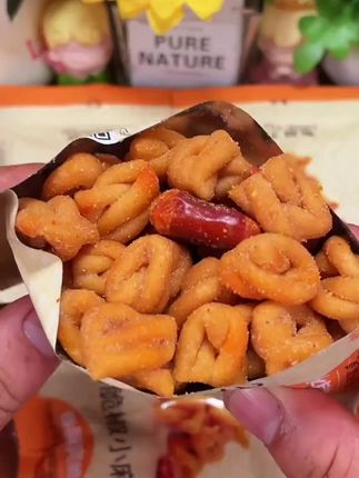 #沪上阿姨 新出的这款#香脆椒小麻花 鲜香酥脆的,酥酥脆脆,真是看剧必备#追剧小零食 #妈呀太香了#非油炸