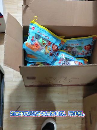 如果不想让孩子总是看电视、玩手机,可以给它安排这套得力超轻粘土,三十六个造型加二十四色,每包都是独立包装,质地柔软细腻,不掉色、无异味,孩子怎么捏都不容易变形,快给孩子安排上吧!#得力文具#超轻粘土#儿童用品分享# 文具安利