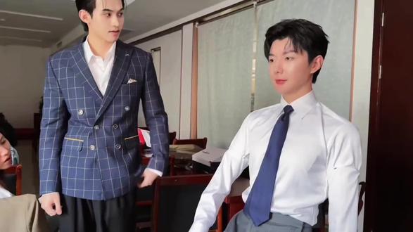 云旗: 年轻人不要想法太多,
年轻人不要欲望太强。#花絮#樊霄游书郎 #云旗郝熠然 #花絮