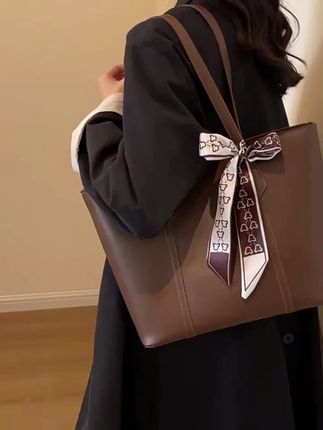 大容量女包通勤潮单肩托特包包女款爆款2025新款硬底简约百搭#大容量包包 #托特包#简约百搭