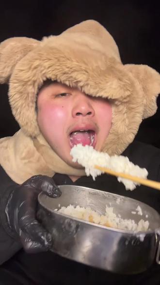 逃离城市喧嚣,架炉煮火锅涮羊肉卷,吹着寒风烤着火🔥,这自由的快乐谁懂啊!#逃离城市计划 #户外热辣火锅 #治愈系美食 #火锅的神仙吃法