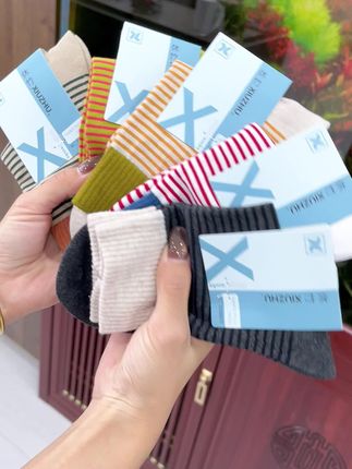 经典百搭的女士条纹纯棉袜,做到95以上纯棉,好看又舒服,欢迎姐妹们试穿#休竹 #纯棉袜子 #条纹