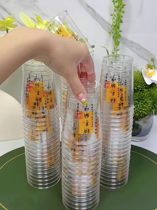 家里招待客人就用这个#航空杯 加厚加硬的材质,像玻璃一样通透,耐高温还可以反复使用,上档次很有面子#一次性杯子 #超便宜超划算 #杯子 #美观又实用 @DOU+上热门