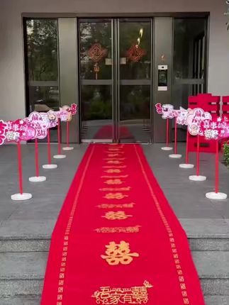 啊啊啊!婚房楼下不用气球,也可以很好看!把婚礼的氛围拉满~#婚房布置#农村婚房#婚房楼梯布置#备婚日常#备婚攻略
