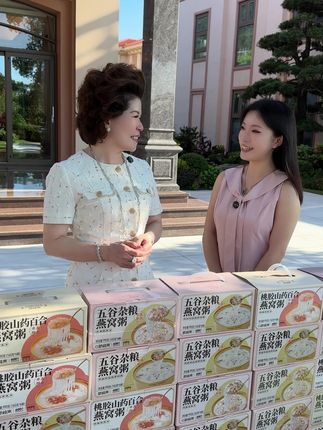 今年的中秋团圆,将这份美好带回家!#燕窝粥 #燕窝