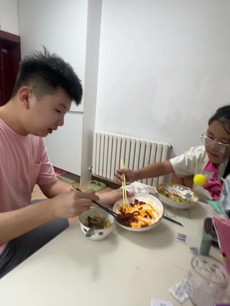 这俩孩子吃的,真香啊#自闭症#姐弟日常#星宝小旭#记录真实生活