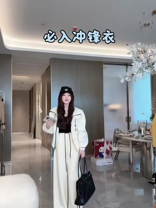 #「必入冲锋衣」#休闲洋气女孩子必备一件#质感巨好#给人一种干干净净感觉超美#千寻教你学穿搭