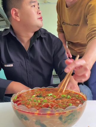 视频同款宛禾麻酱米线39块9到手+袋,喜欢吃的朋友们拍去吧。