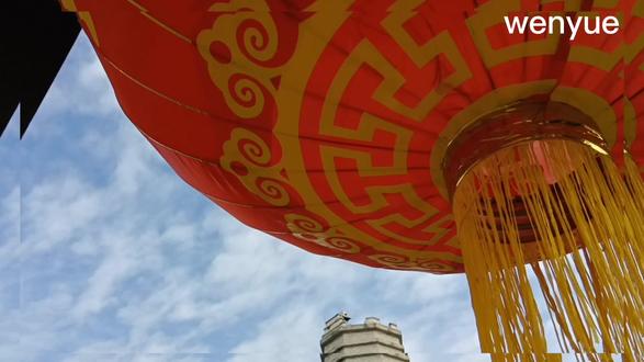 羌历年,羌语“日麦节”意为“羌历新年”,是送祝福祈平安的重要节日,大型活动有感恩、祈福和吉庆的程序;时间为每年农历十月初一,一般为三五天,有的村寨要到十月初十;“羌历年”主要分布于四川省绵阳市北川羌族自治县和阿坝藏族羌族自治州的茂县、松潘、汶川、理县及其他羌族聚居地区;羌历年被列入《第二批国家非物质文化遗产目录》#愿所有的美好和期待都能如约而至 #感恩所有的相遇 #北川羌族自治县巴拿恰#羌历年#记录真实生活