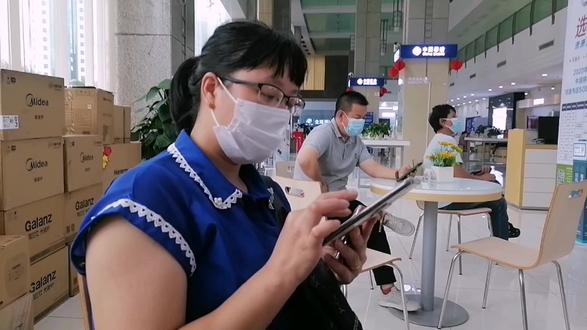 心心念念的显示器终于狠心下手了,有钱就是任性,还买的是高清的 #开箱vlog #购物分享