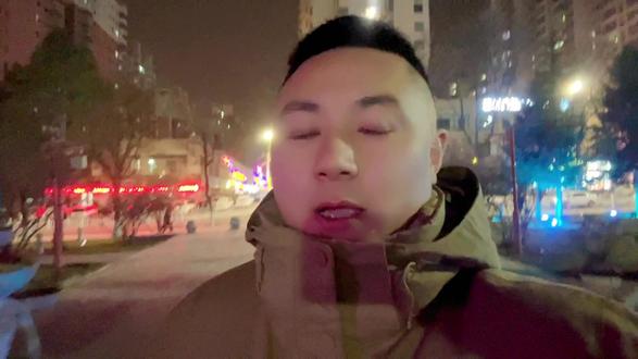 我的家乡海石湾终于下雪了,希望这场雪下大一些,祛除各种传染源#寒流来了 #下雪了 #海石湾 #兰州下雪了 #vlog日常 #冬天该有的样子 #南北差异 #过冬