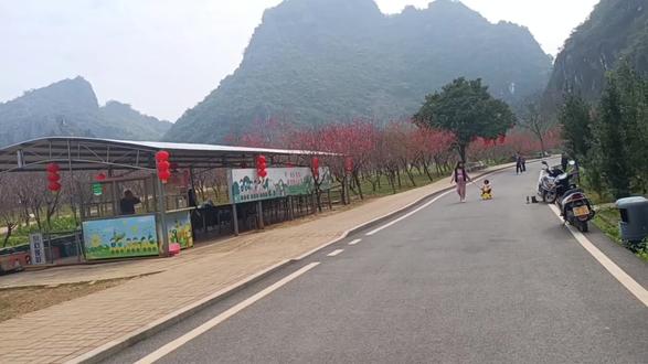 超过六岁的不要爬这座巾