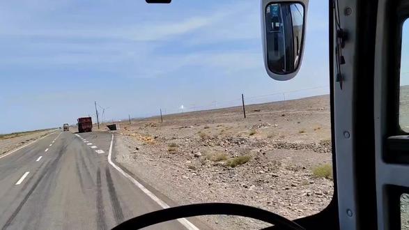 哈密熔岩塔式太阳能发电站。