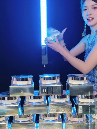 我也不想买啊。可是它,只要这个数,就可以买到这些这些,妆感自然,秒变哑光,在不冲就来不及啦