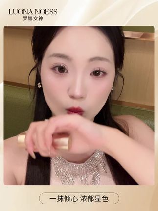 黄皮深唇姐妹绝配的低饱和色唇部精华!出门涂它就够了,嘎嘎显白还#不沾杯不掉色#口红试色#唇泥#显白