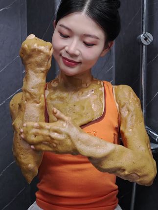 夏天才是养白肌肤的好季节,夏天才能来得及穿漂亮的短裙!#美白沐浴露#美白