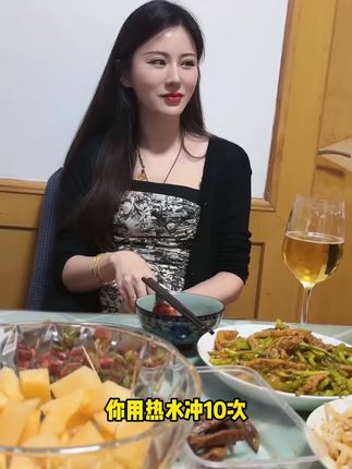 因为专业值得信赖。头皮痒,头屑多,头上长小疙瘩,头发油腻的朋友,我力荐你用用这款毛囊清洁洗发水