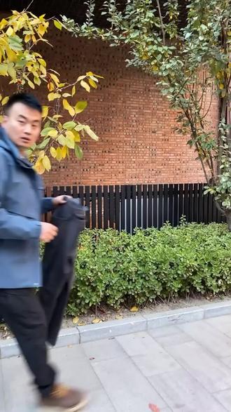 鲨鱼裤为啥不能穿 90cd0a7742834ca687e9b79f985b4642~tplv-dy-resize-origshort-autoq-75:330.jpeg?x-expires=1985752800&x-signature=B1GJ6ydBqISvI5%2B0mIVVIM7Pz6U%3D&from=3213915784&s=PackSourceEnum_AWEME_DETAIL&se=false&sc=cover&biz_tag=pcweb_cover&l=021670395565945fdbddc010027058935456ac2e00000fa5722fb