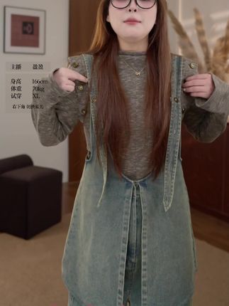 高级感巨好看的套装女,春秋新款,正肩纽扣针织上衣+牛仔背带裤两件套