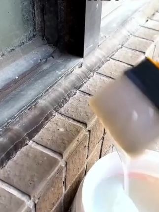 屋顶漏水不用找工人,快用这款透明防水胶,一涂一抹,轻松止漏!