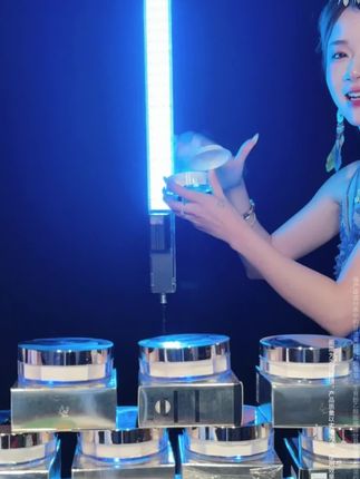 难怪闺蜜把散粉都扔了!这款空气蜜粉控油定妆,妆感清透,很好用!#fv定妆蜜粉#定妆粉#奕起用fv重返青春