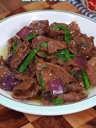 现在牛肉很便宜,我每周都会做上几次给孩子吃!# 美食 # 嘎嘎好吃 # 黑椒牛肉