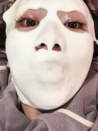 这个世界,没有谁天生美丽,都是自己不断努力,不断坚持的结果 #ell泥膜 #护肤 #黑头 #收缩毛孔