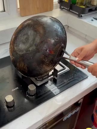 锅底黑油垢怎么清理干净?用这个专门针对锅底油垢的#锅底清洁膜 敷上放一晚第二天不用费劲就洗出来了,真是一物降一物
