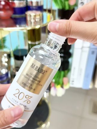 夏天你还在用厚重的面霜嘛,试试这款清爽点的甘油吧