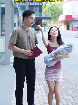 还没买口红的先等等,DPDP全新小毛桃刷头别错过了,奶泡质地哑而不干,秋冬也能轻松驾驭哑光唇