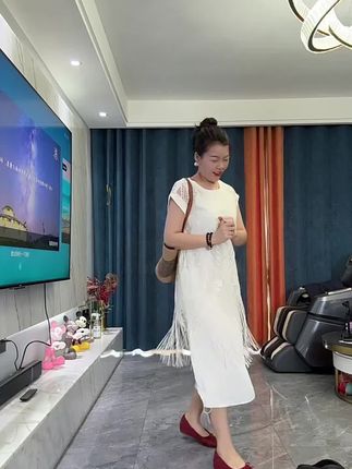 法式夏季温柔蕾丝圆领短袖连衣裙女显瘦设计感遮肉流苏气质连衣裙