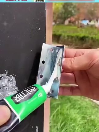 新手小白轻松粘贴的地板边条教程 封边条专用胶,粘性强不脱落,快速粘合#压边条脱落 #压边条专用胶 #强力胶水 #万能胶