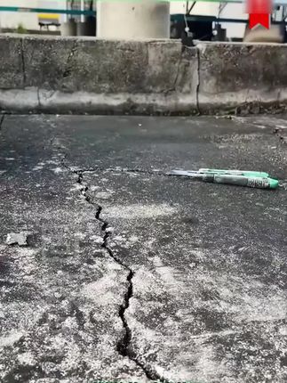 防水灌缝胶屋顶建筑堵漏胶浴室瓷砖裂缝补漏防水涂料补漏裂缝渗水