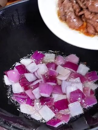 黑椒#牛排的做法其实很简单,自己在家做,味道一点都不输给西餐厅,在家就能吃到爽#黑椒牛排 #妈呀太香了