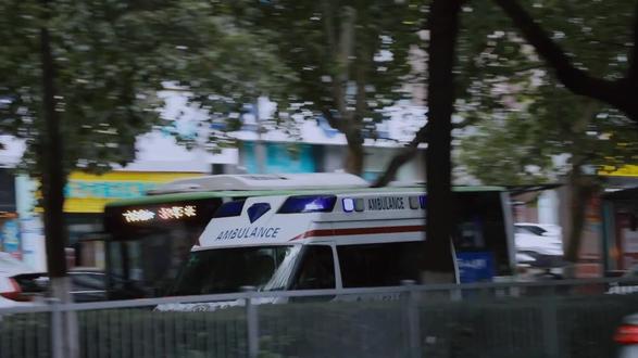 一岁半幼童气管卡花生命悬一线,专家分秒必争手术救援 #《你好,儿科医生》 #你好儿科医生 #抖音热门短剧