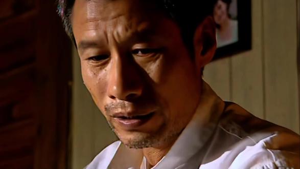 警察儿子寻亲真相,养父谎言背后的亲情纠葛 #《血有多浓》 #小腾欢乐情感剧场 #抖音热门短剧